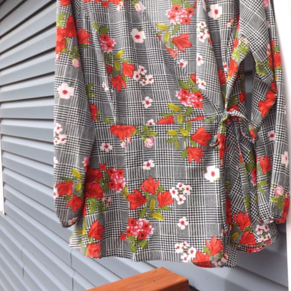 City Chic houndstooth Floral Shirt - Picture 6 of 7